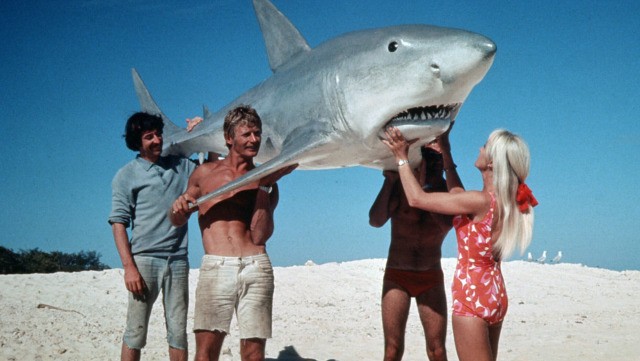 Brincando Com Tubarões (2021)